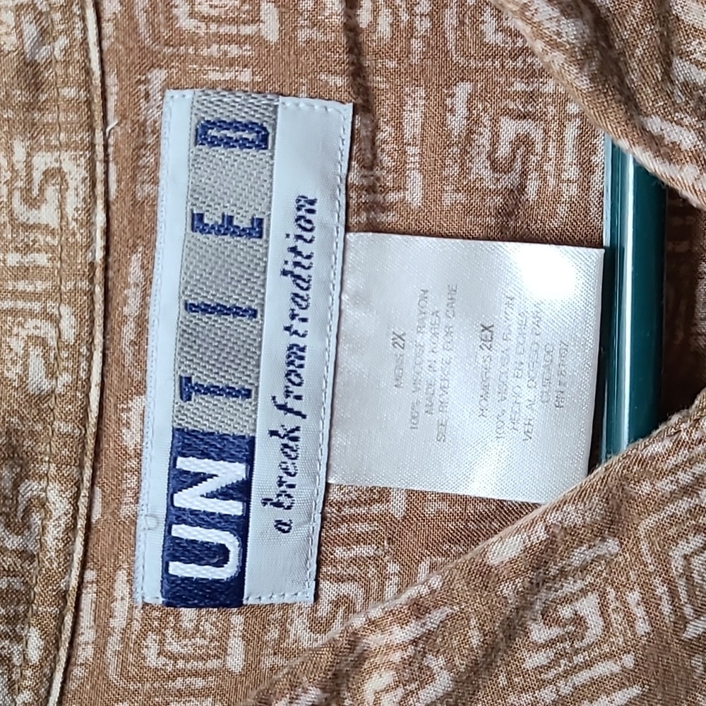 Men's Short Sleeve Button Down Shirt - Picture 2 of 6